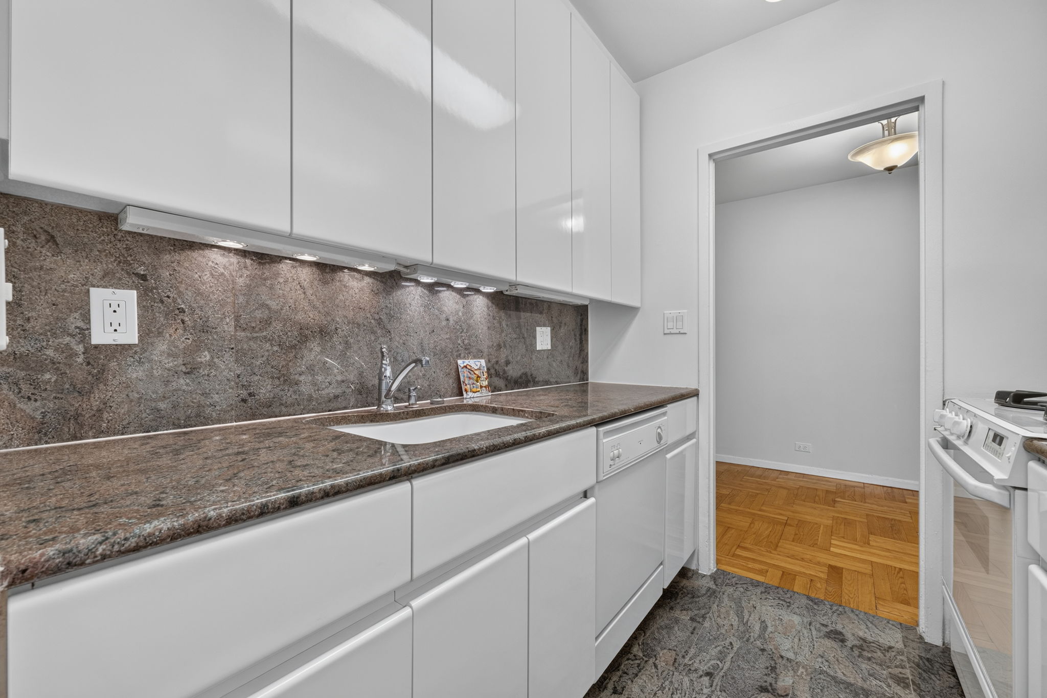 55 East End Avenue, Unit 12G Manhattan, NY 10028 - Photo 5 of 14 Gallery Image 5