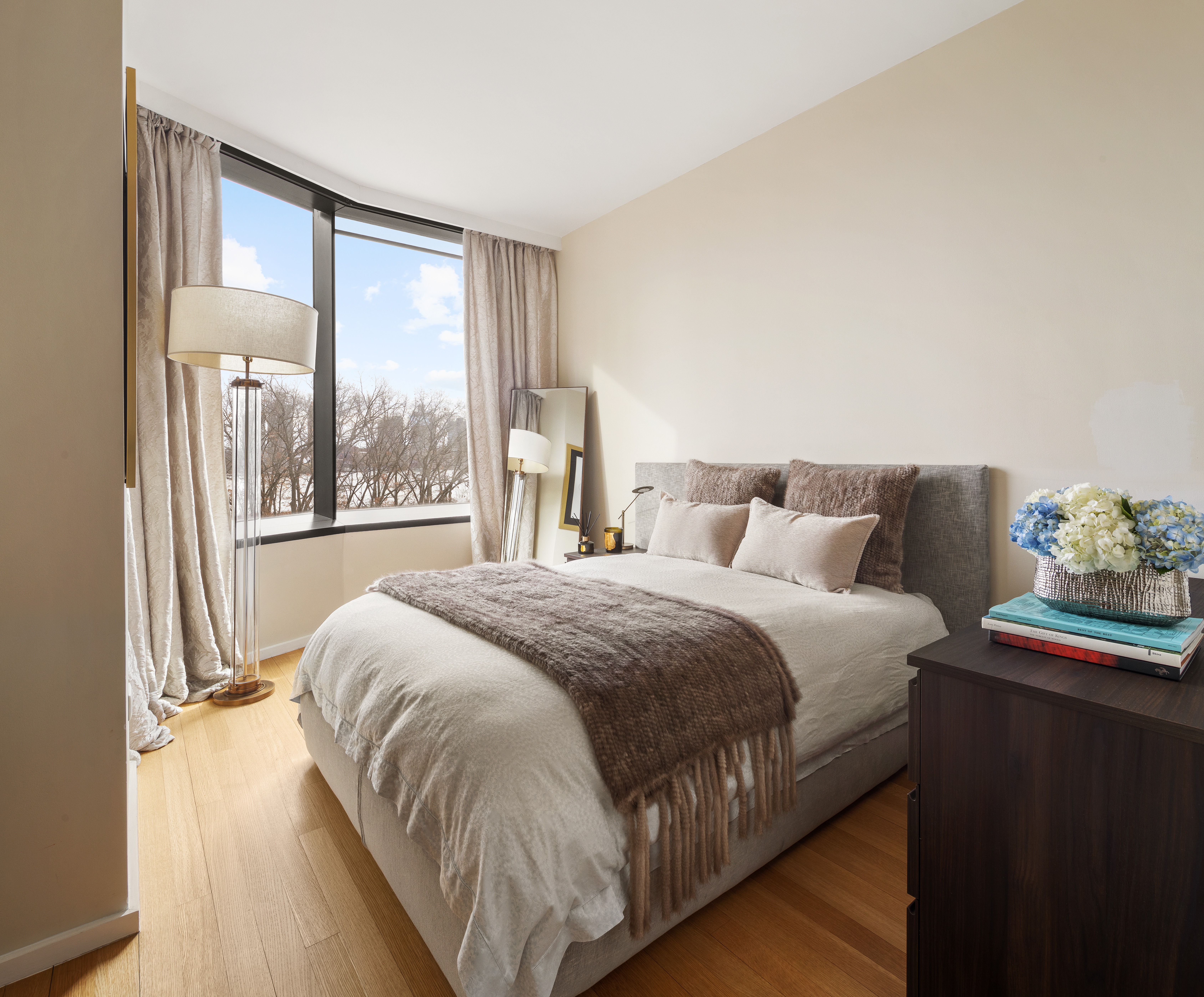 50 United Nations Plaza, Unit 6B Manhattan, NY 10017 - Photo 10 of 13 a bedroom with a bed and a large window