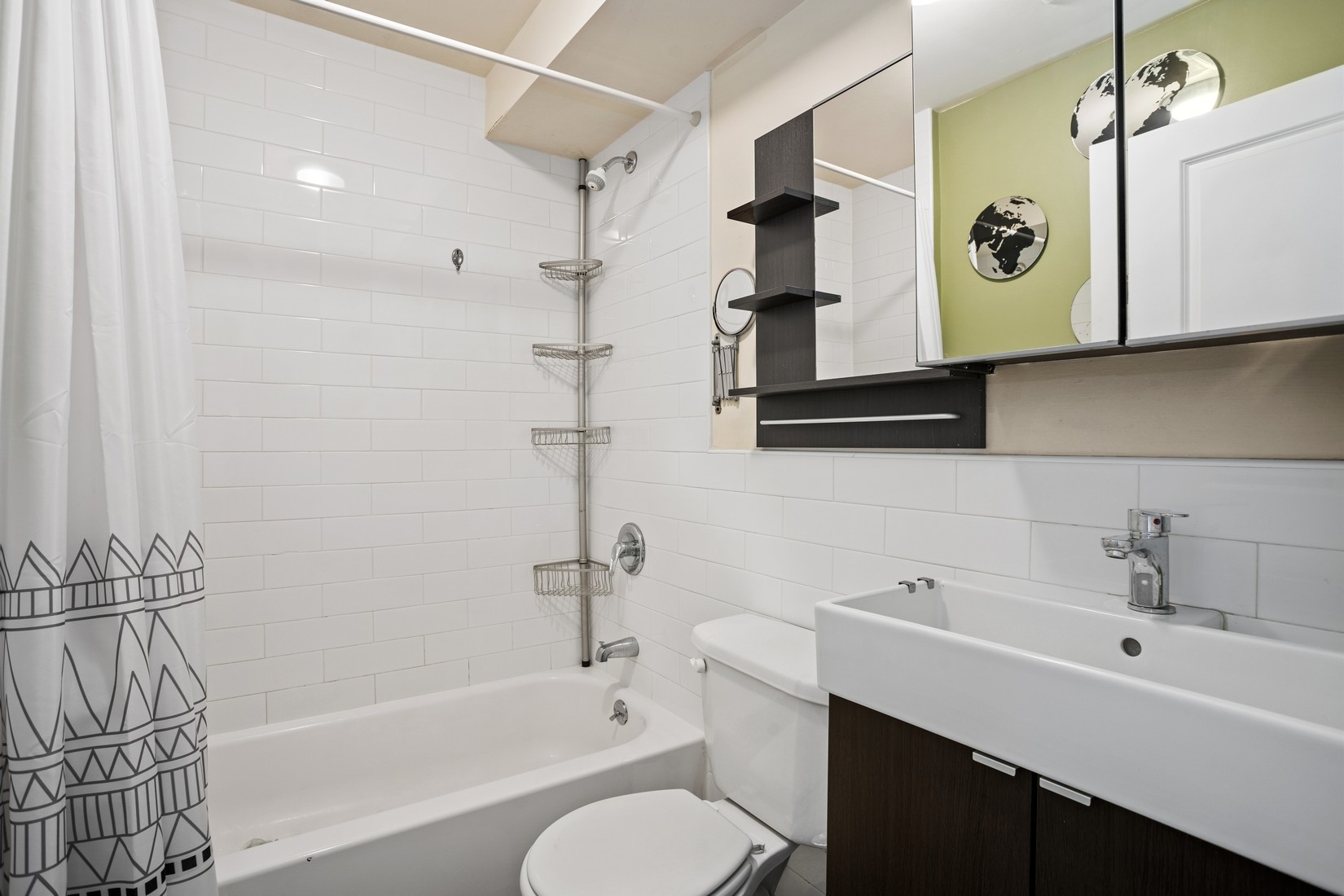 201 Huron Street, Unit 4F Brooklyn, NY 11222 - Photo 8 of 12 a bathroom with a sink a toilet and bathtub