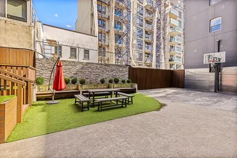 $725,000 | 333 East 109th Street, Unit 7A | East Harlem