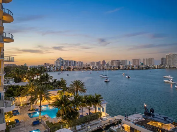 $1,100,000 | 17301 Biscayne Boulevard, Unit 1401, North Miami Beach, FL 33160