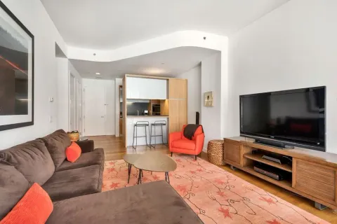 $2,500,000 | 311 West Broadway, Unit 4D | SoHo