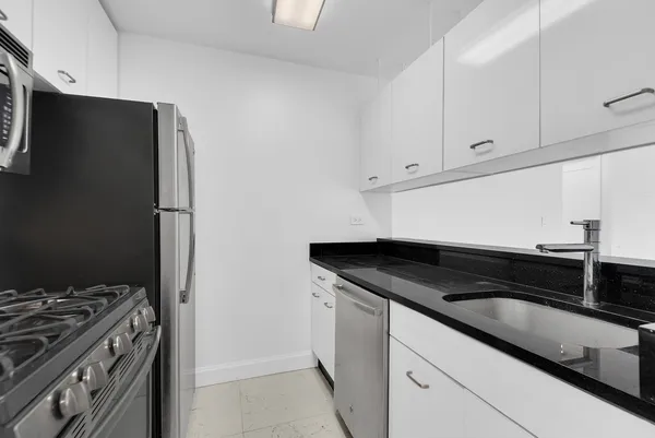 $4,895 | 445 5th Avenue, Unit 24F | Midtown South