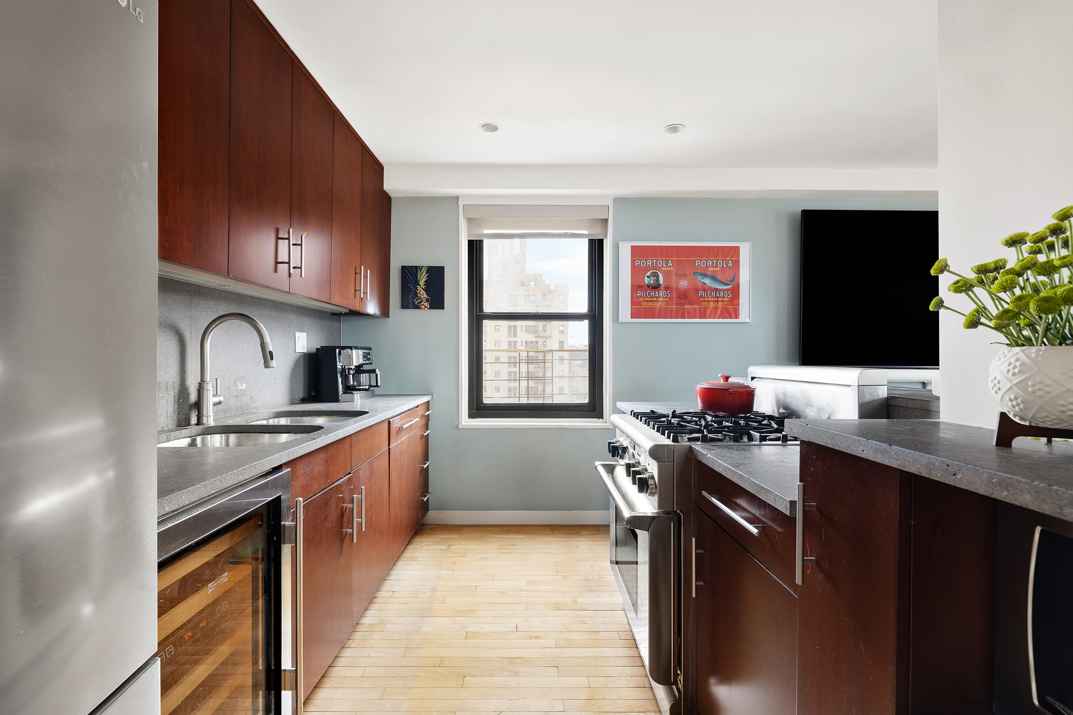 360 West 22nd Street, Unit 12B Manhattan, NY 10011 - Photo 3 of 13