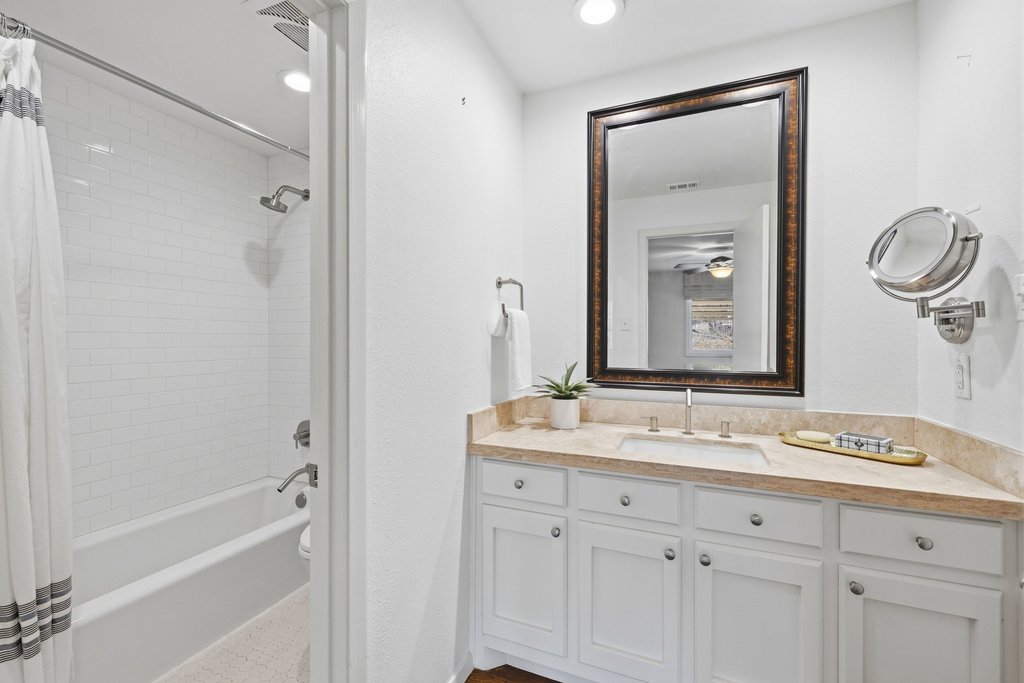 718 Bermuda Street Lakeway, TX 78734 - Photo 32 of 40