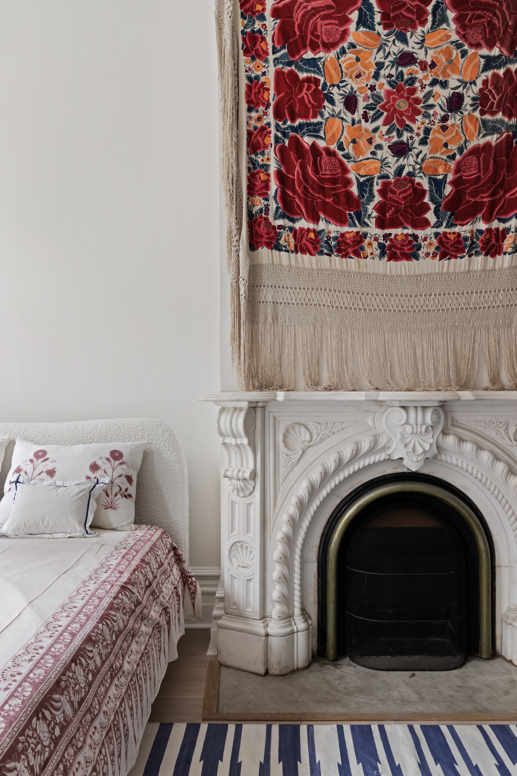 427 West 21st Street, Unit PARLOR Manhattan, NY 10011 - Photo 14 of 19 a view of a livingroom with a fireplace