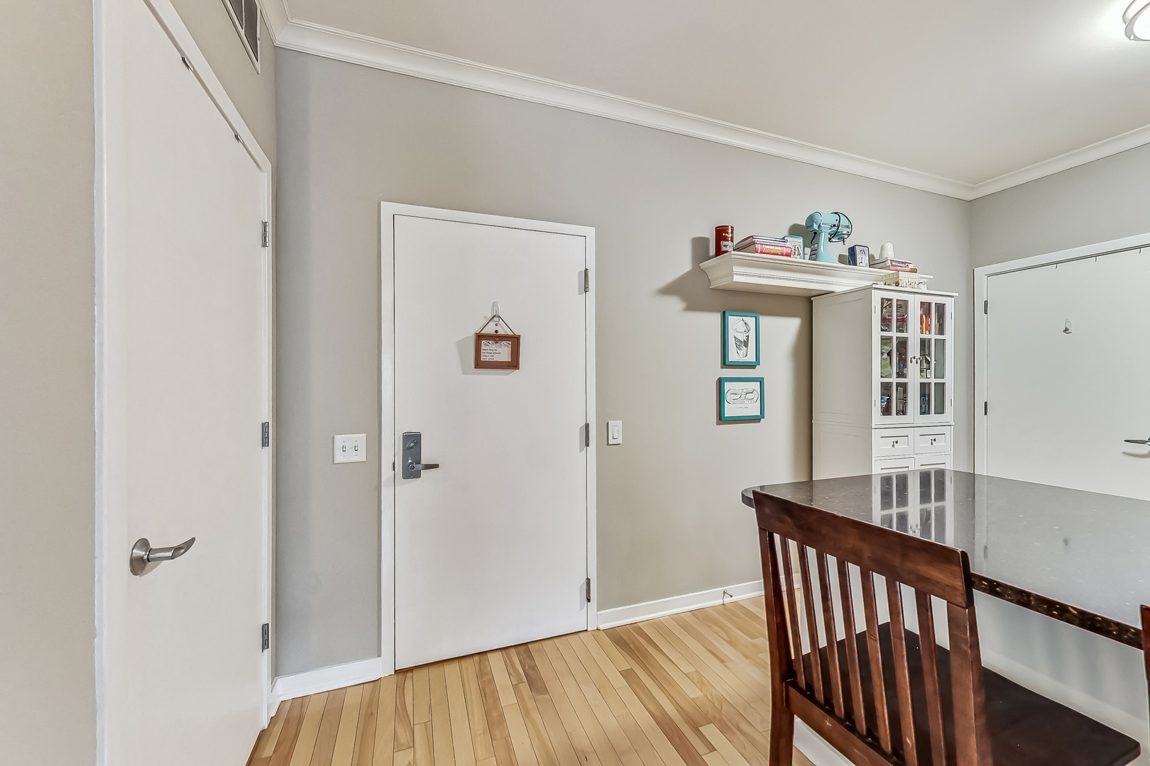 1155 West Roosevelt Road, Unit 304 Chicago, IL 60608 - Photo 9 of 35