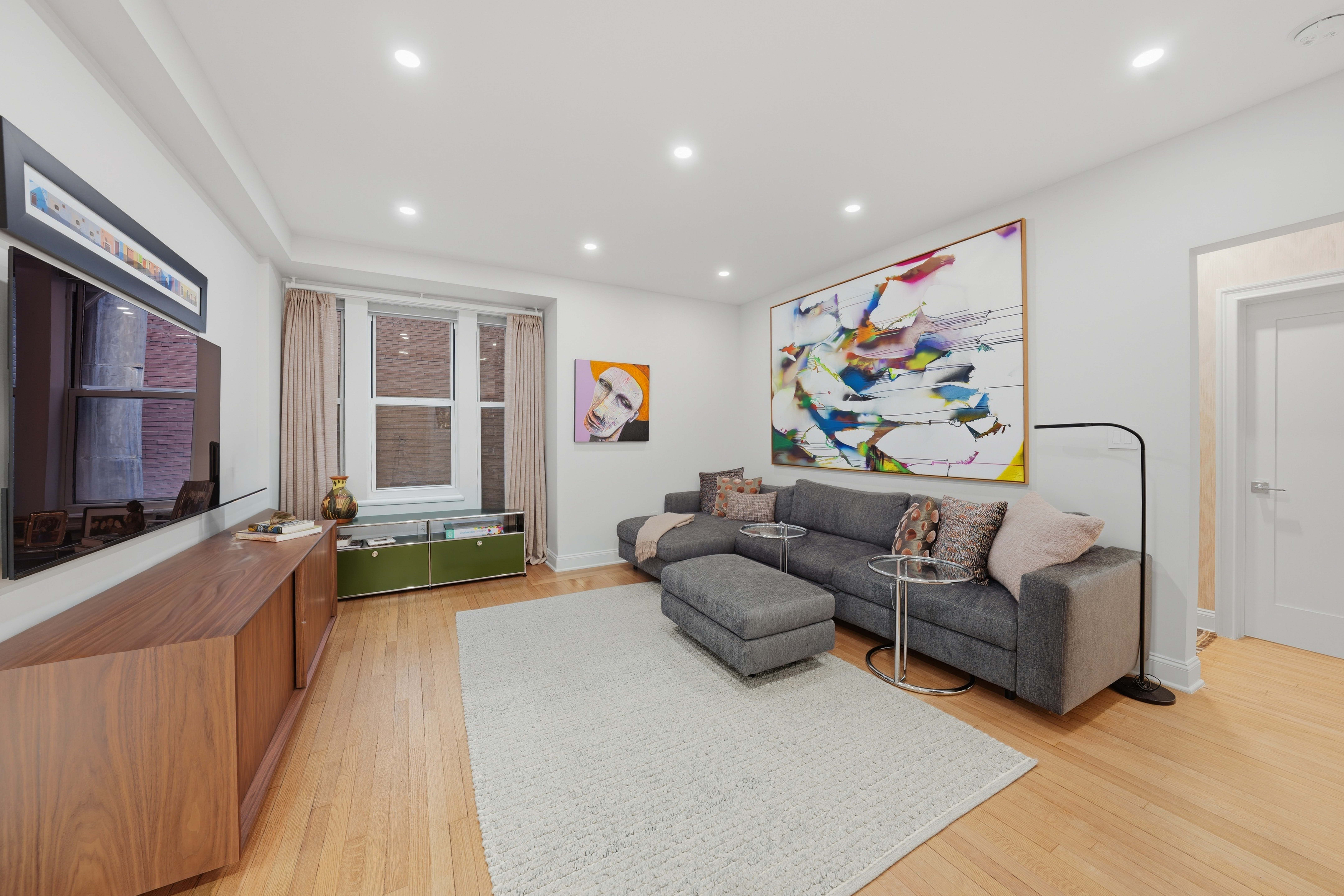 50 East 72nd Street, Unit 10B Manhattan, NY 10021 - Photo 7 of 32