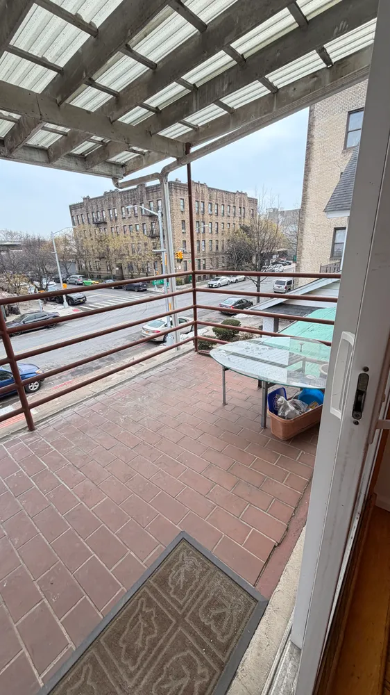 a black and white photo of a living room