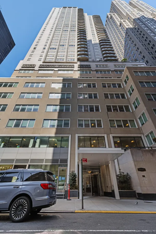 $5,750 | 159 West 53rd Street, Unit 31F | Midtown Central