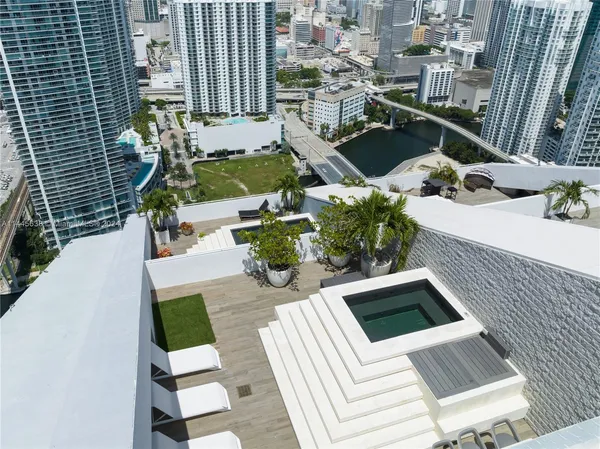 $5,799,900 | 88 Southwest 7th Street, Unit PH4303, Miami, FL 33130