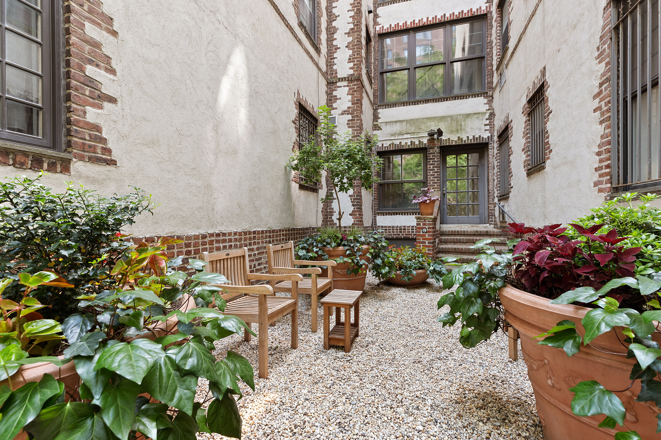 370 Central Park West, Unit PH601 Manhattan, NY 10025 - Photo 18 of 19 a garden with flowers and flowers