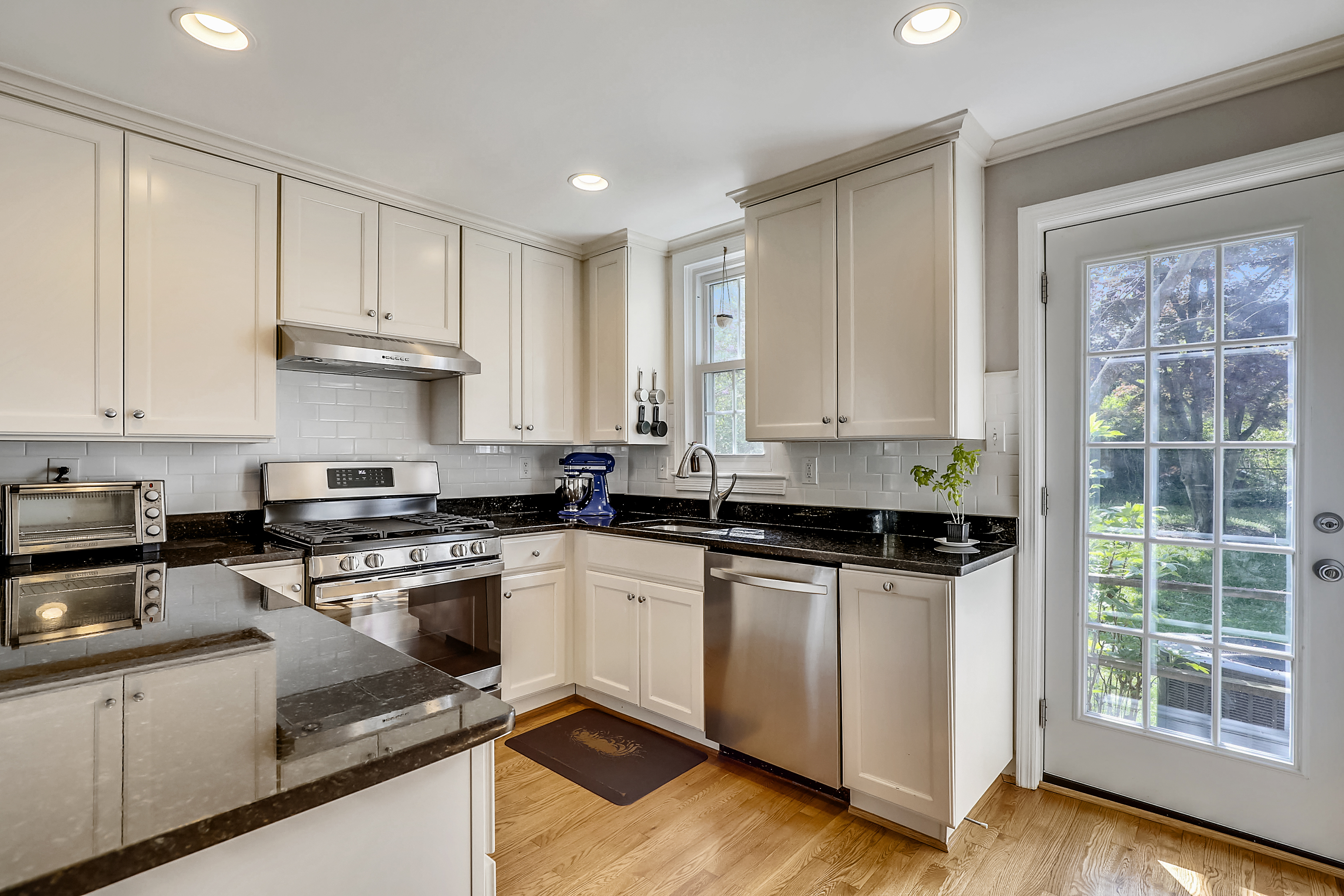 10028 Dallas Avenue Silver Spring, MD 20901 - Photo 7 of 34