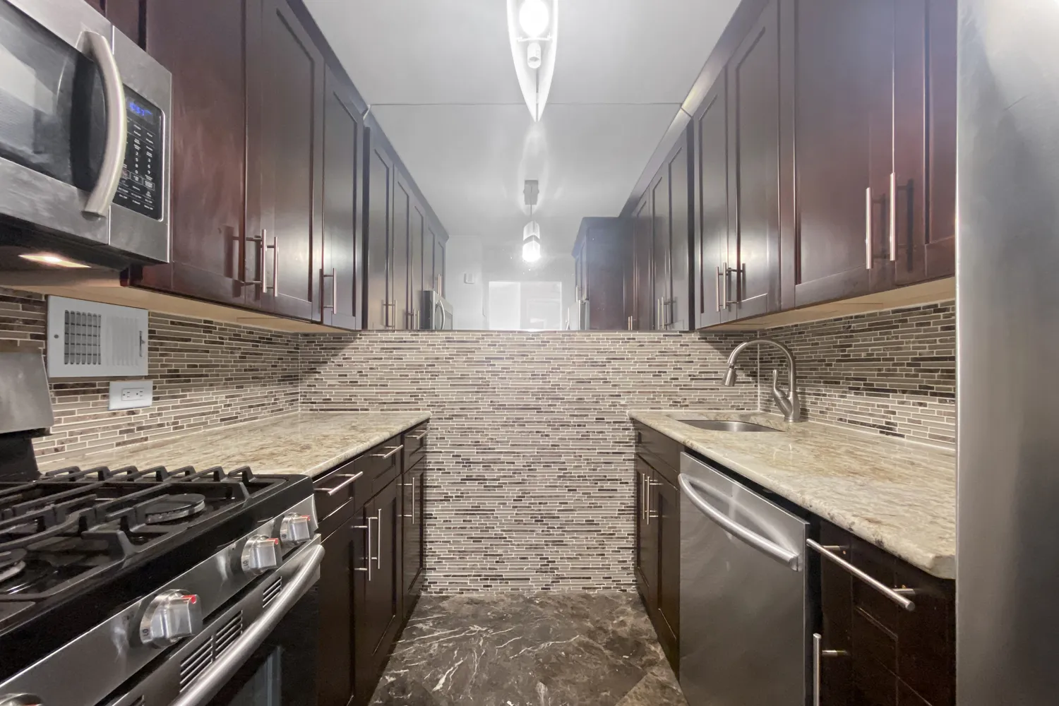 $5,750 | 330 East 38th Street, Unit 19Q | Murray Hill