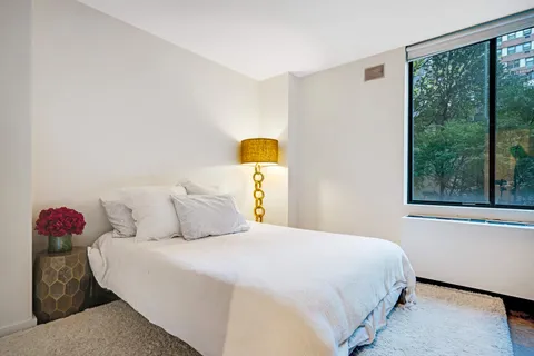 $2,000,000 | 309 East 49th Street, Unit 2B3B | Midtown East