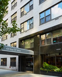 $575,000 | 420 East 72nd Street, Unit 2E | Lenox Hill