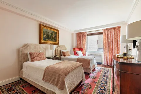 $3,000,000 | 10 East 70th Street, Unit 3A | Lenox Hill