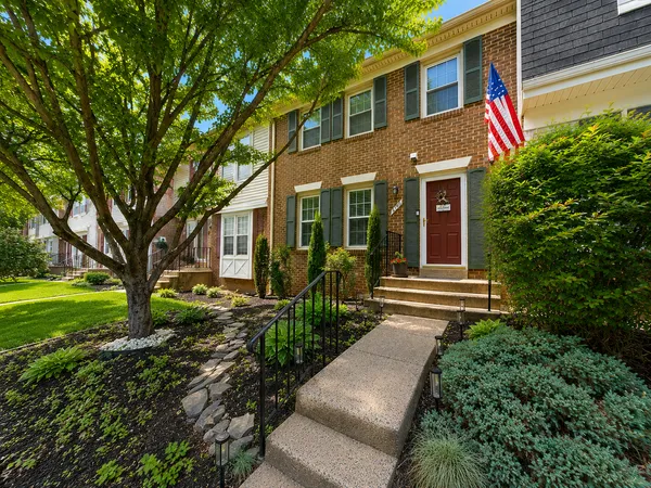 $699,000 | 2790 Knollside Lane, Vienna, VA 22180