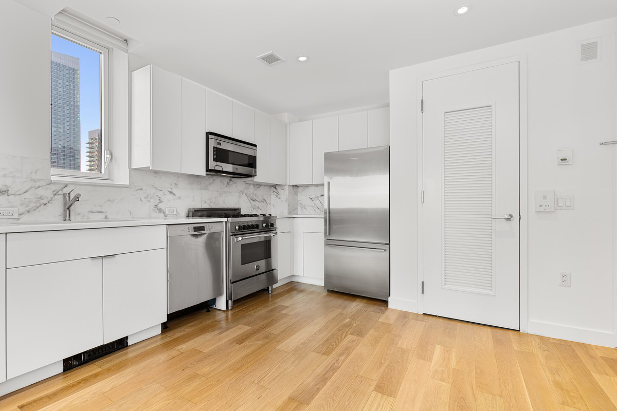 515 9th Avenue, Unit Undisclosed Manhattan, NY 10018 - Photo 1 of 11