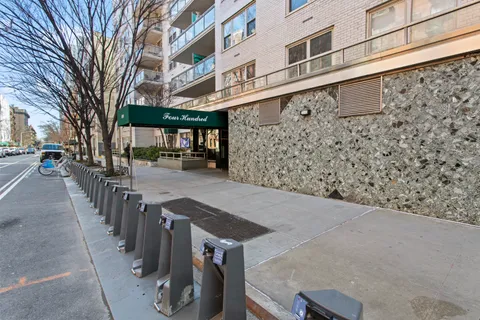 $745,000 | 400 East 77th Street, Unit 6C | Lenox Hill