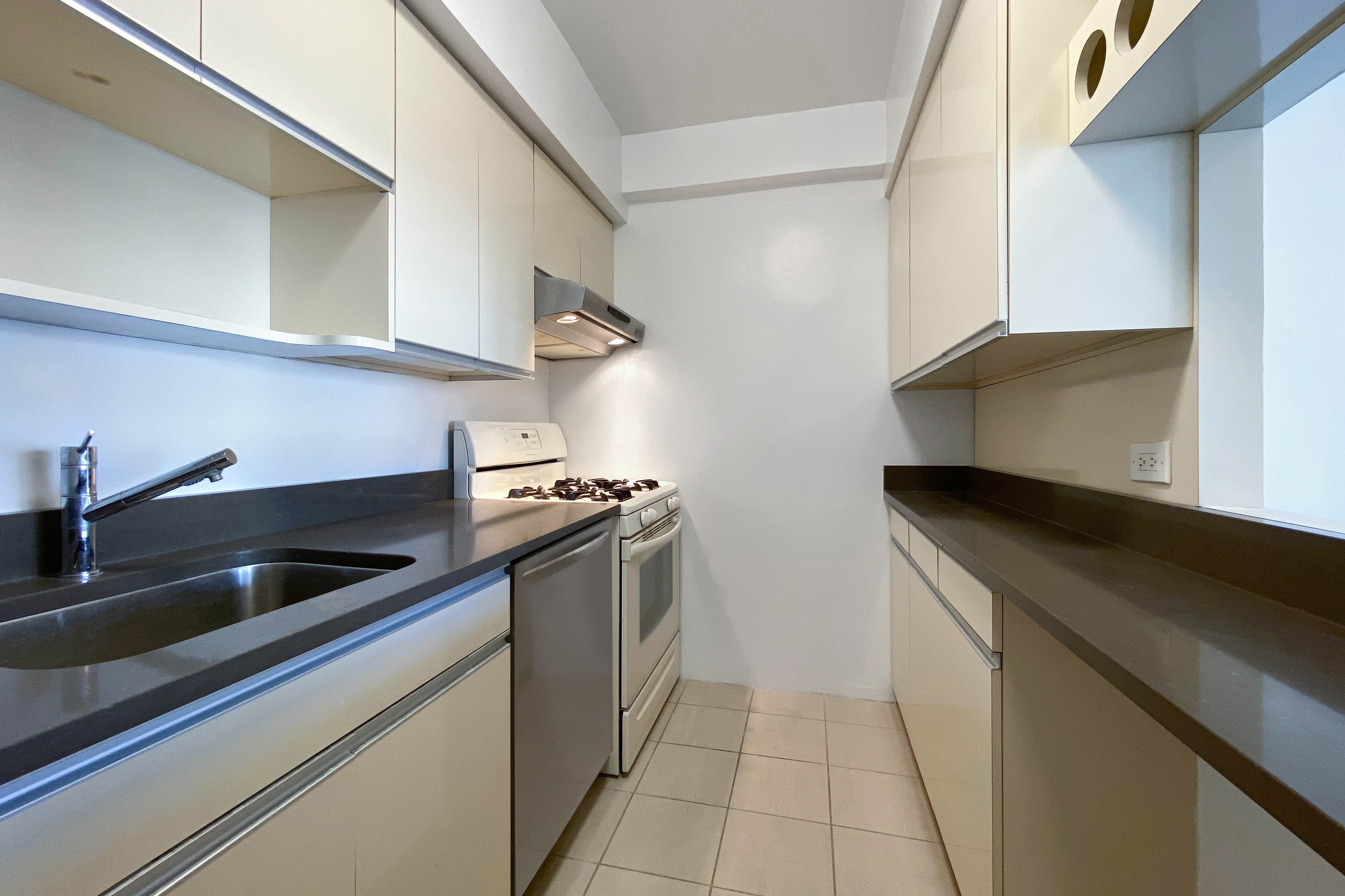 330 East 33rd Street, Unit 14D Manhattan, NY 10016 - Photo 5 of 15