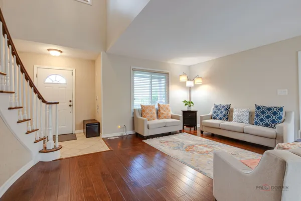 Contact Agent | 117 Annapolis Drive, Vernon Hills, IL 60061