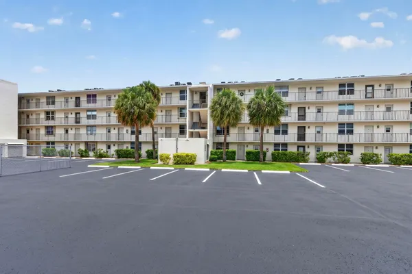 $225,000 | 4501 Northeast 21st Avenue, Unit 208, Fort Lauderdale, FL 33308