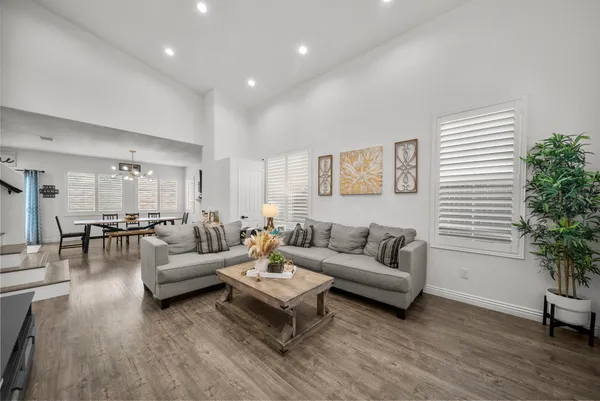 $769,000 | 28341 Willow Court, Santa Clarita, CA 91350