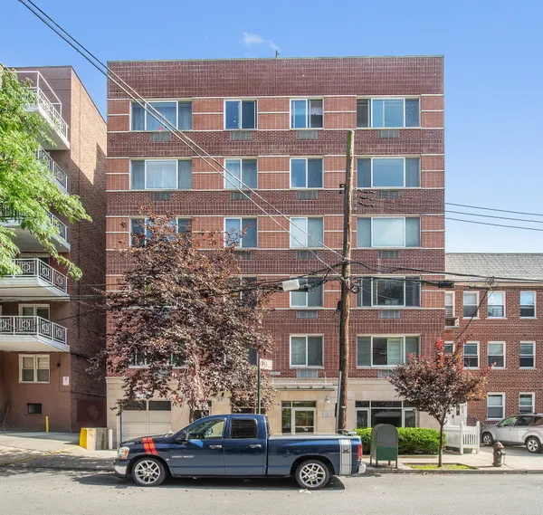 $650,000 | 3800 Blackstone Avenue, Unit 5S | Riverdale