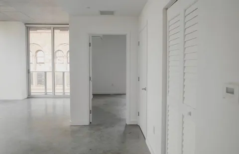 $375,000 | 151 Southeast 1st Street, Unit 1202, Miami, FL 33131