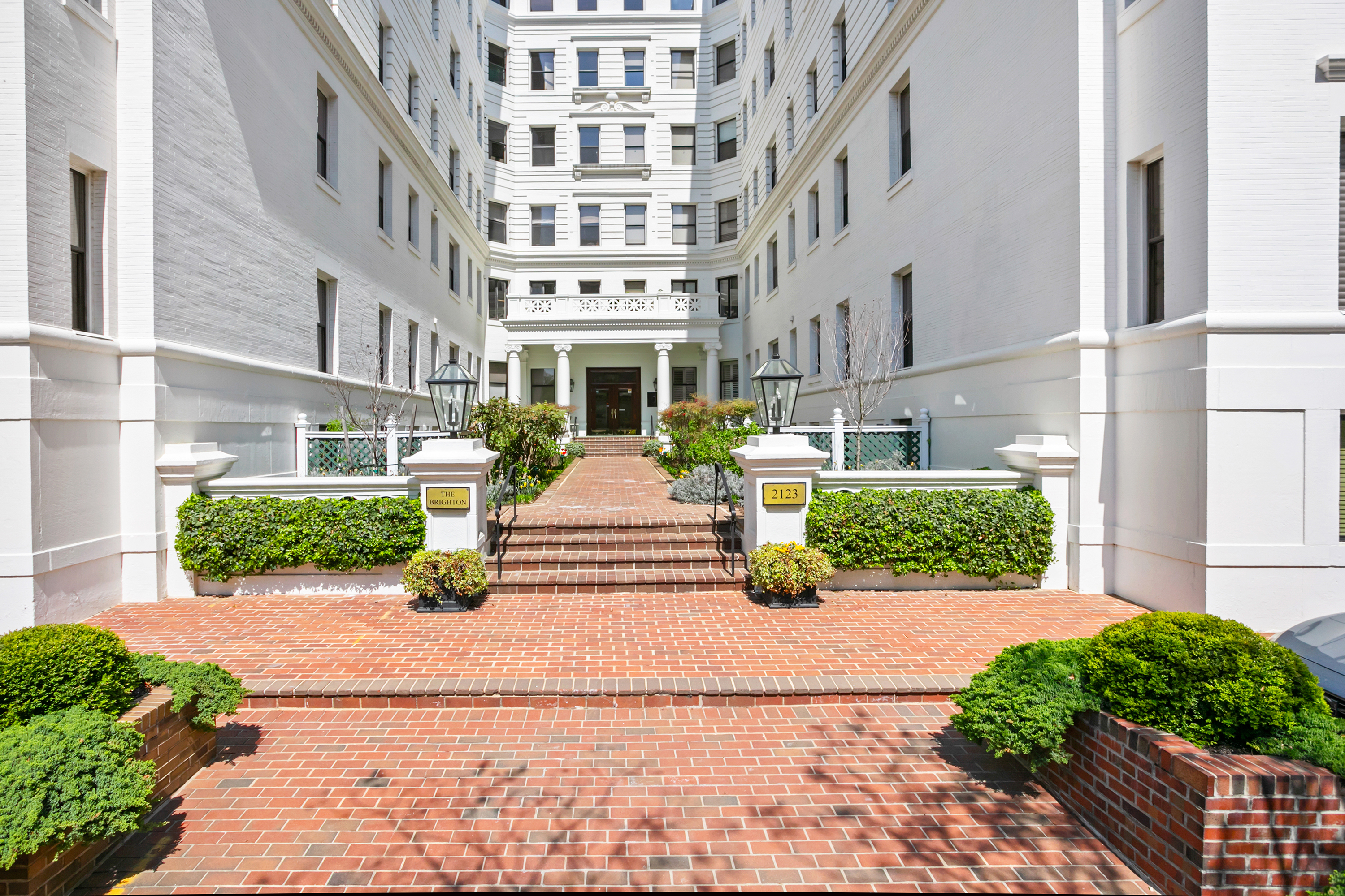 2123 California Street Northwest, Unit D5 Washington, DC 20008 - Photo 2 of 25 a view of a building with garden