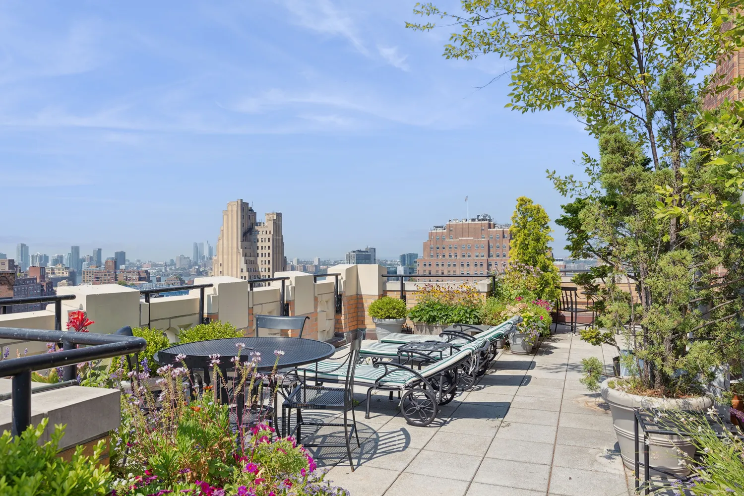 a view of roof with sitting area