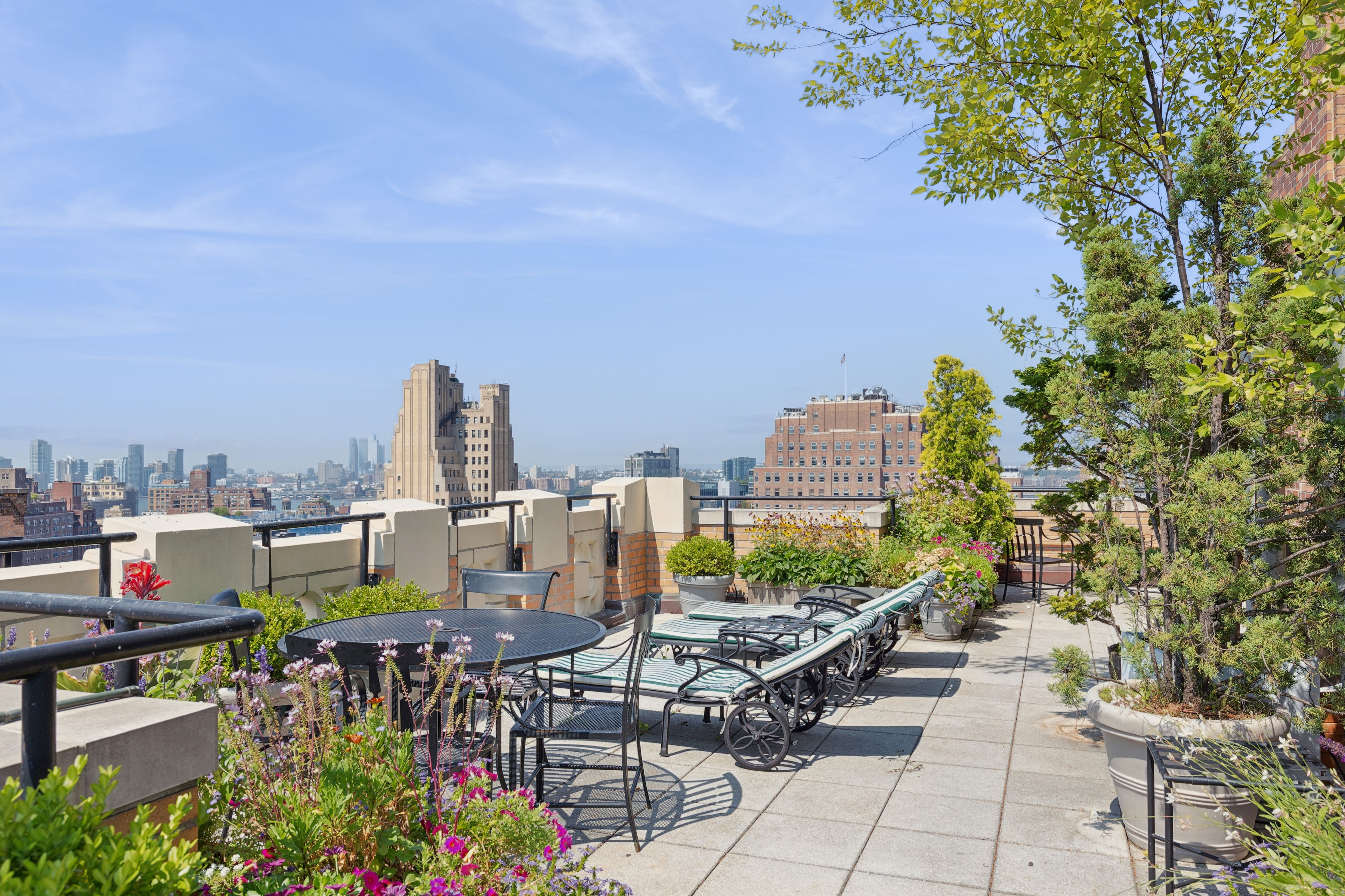201 West 16th Street, Unit 7C Manhattan, NY 10011 - Photo 6 of 8 a view of roof with sitting area