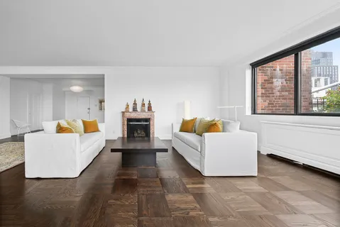 $2,995,000 | 12 Beekman Place, Unit PHA | Midtown East