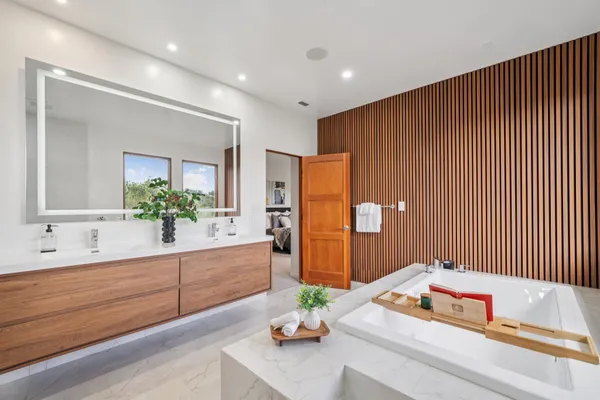 $1,949,000 | 13454 Campus Drive, Oakland, CA 94619