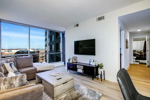 $3,500 | 2001 15th Street North, Unit 623, Arlington, VA 22201