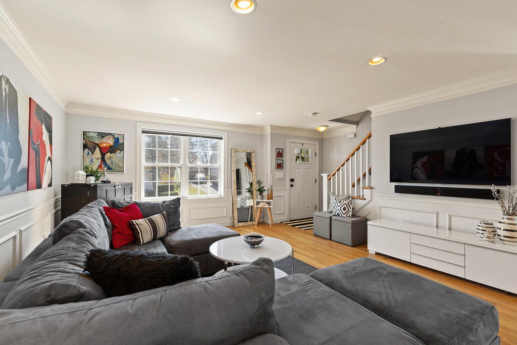 91 Hibbert Street Arlington, MA 02476 - Photo 4 of 31