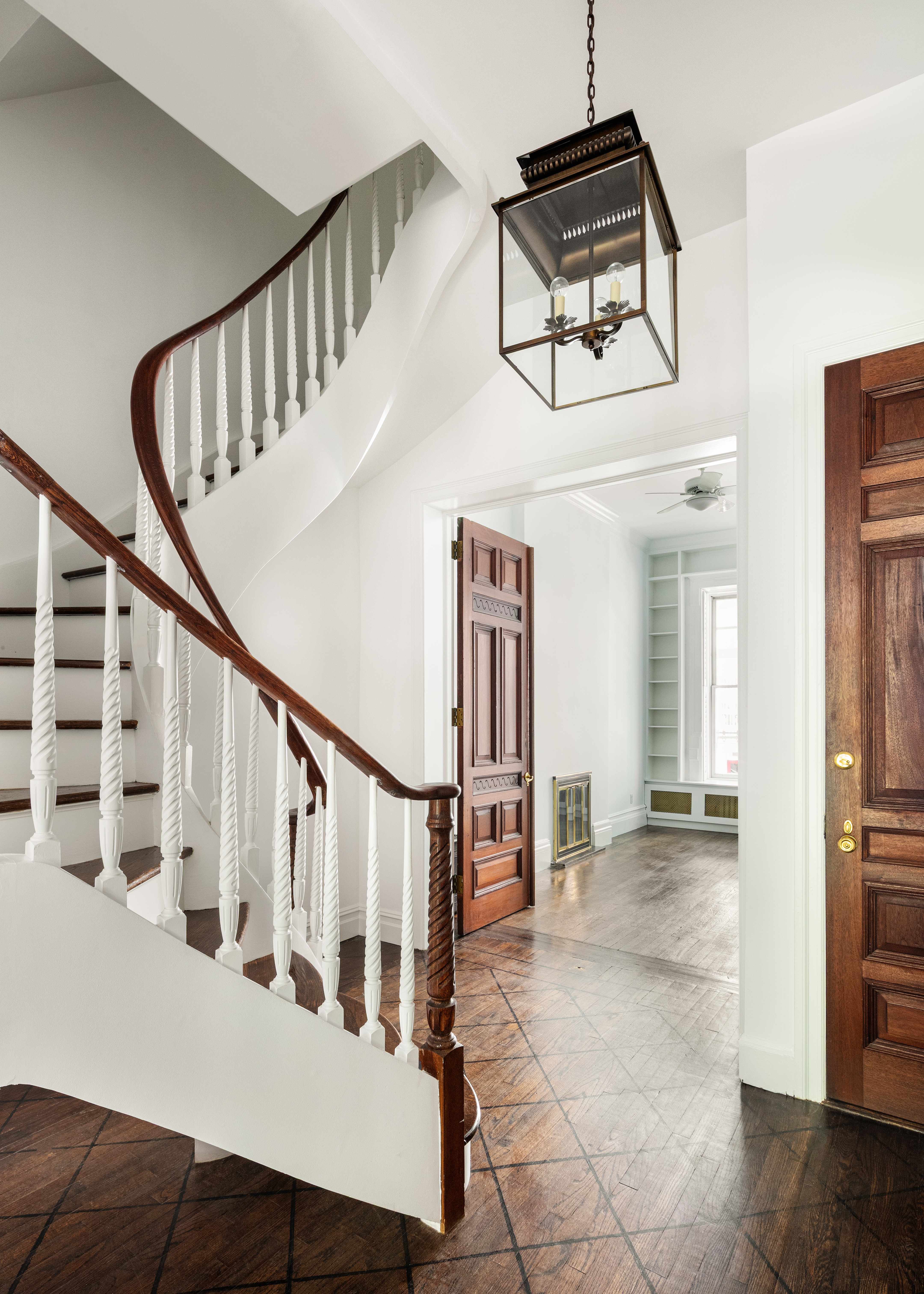 112 West 78th Street, Unit PARLOR Manhattan, NY 10024 - Photo 6 of 37 a view of entryway and hall