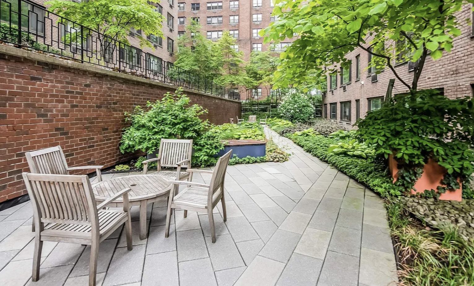 425 East 63rd Street, Unit W6A Manhattan, NY 10065 - Photo 9 of 11 a view of an outdoor space with a house