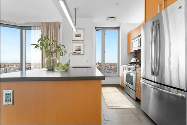 $11,032 | 8 Spruce Street, Unit 68C | Financial District