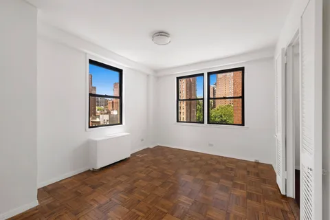 $1,549,000 | 201 East 21st Street, Unit 8S | Gramercy