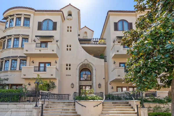 $1,195,000 | 10364 Almayo Avenue, Unit 305, Los Angeles, CA 90064