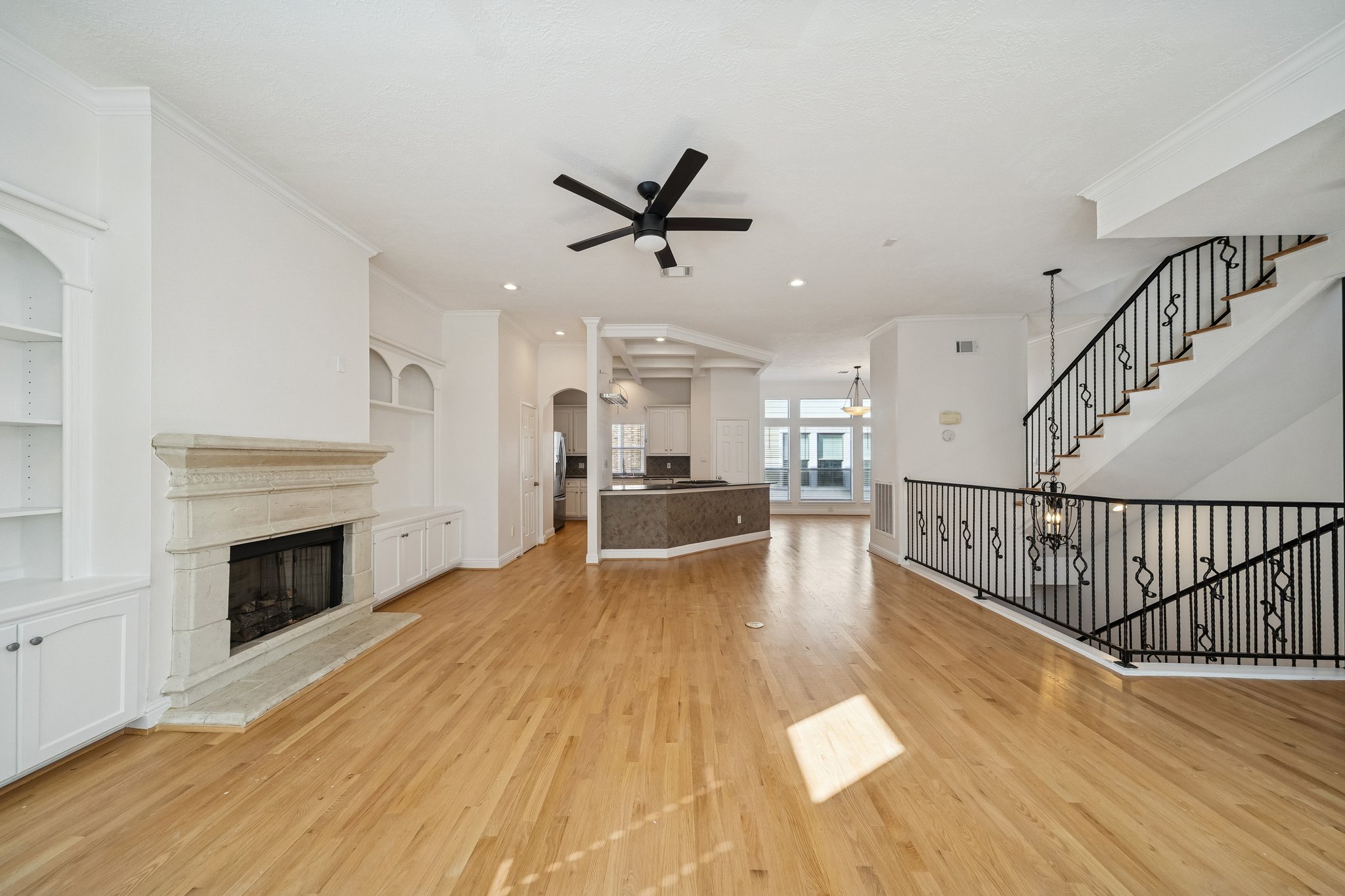 1304 Dart Street, Unit E Houston, TX 77007 - Photo 7 of 34