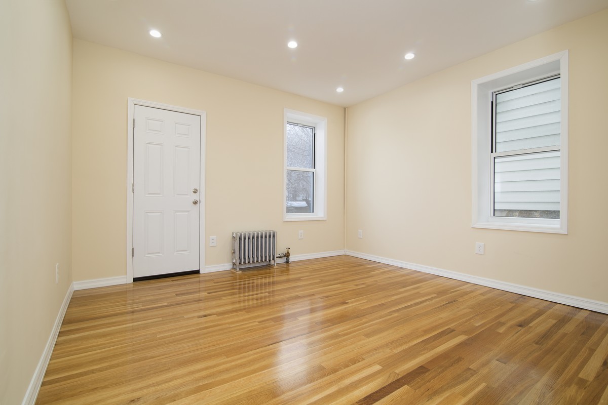 14-36 30th Road, Unit 1 Queens, NY 11102 - Photo 3 of 7