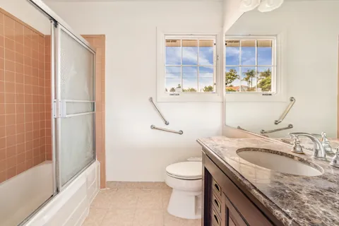 $3,850,000 | 1015 San Vicente Boulevard, Santa Monica, CA 90402