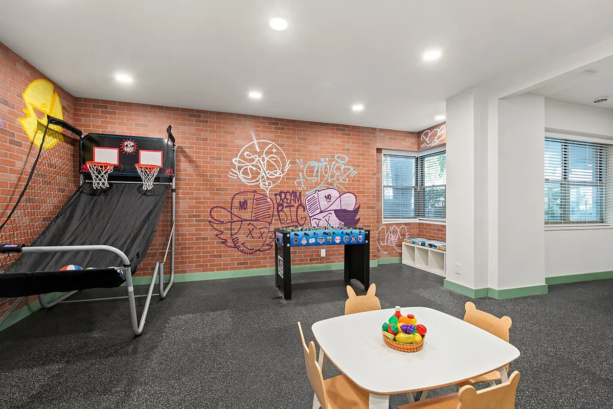 70 East 10th Street, Unit 16D Manhattan, NY 10003 - Photo 17 of 19 Gallery Image 17