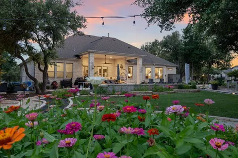 a front view of house and yard and entertaining space