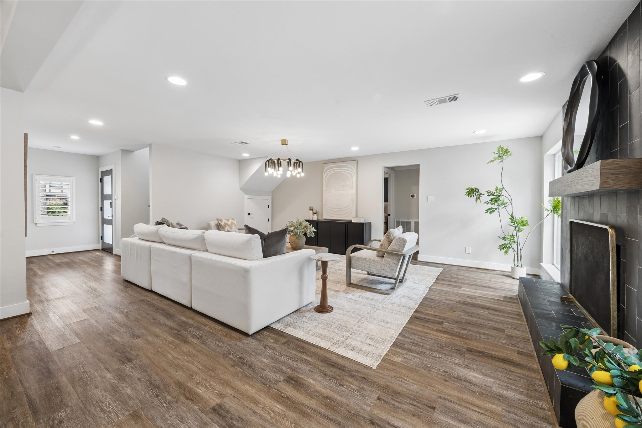 1139 Richelieu Lane Houston, TX 77018 - Photo 6 of 38 Gallery Image 6