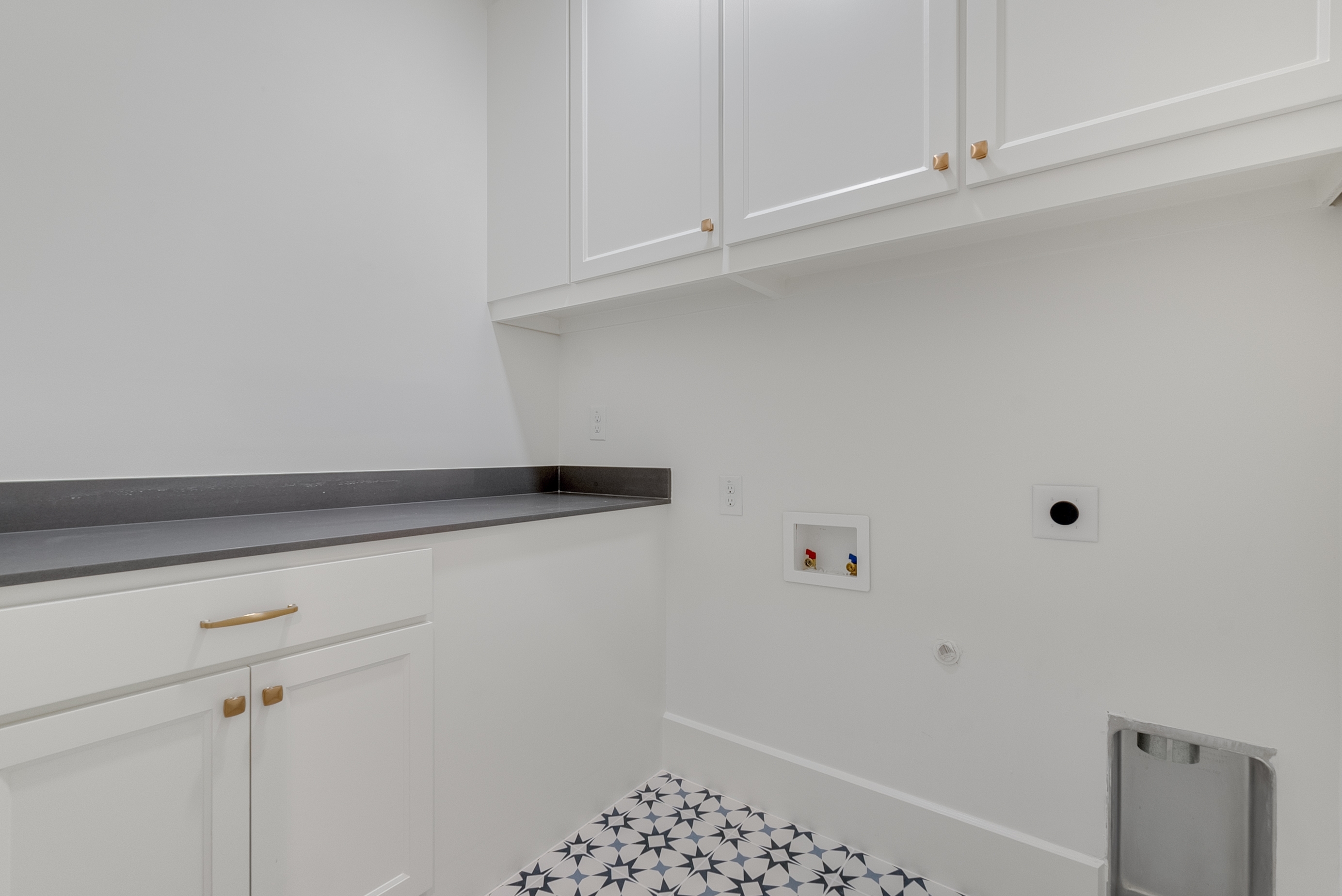 4410 Glenwick Lane Dallas, TX 75205 - Photo 25 of 28 a bathroom with a sink