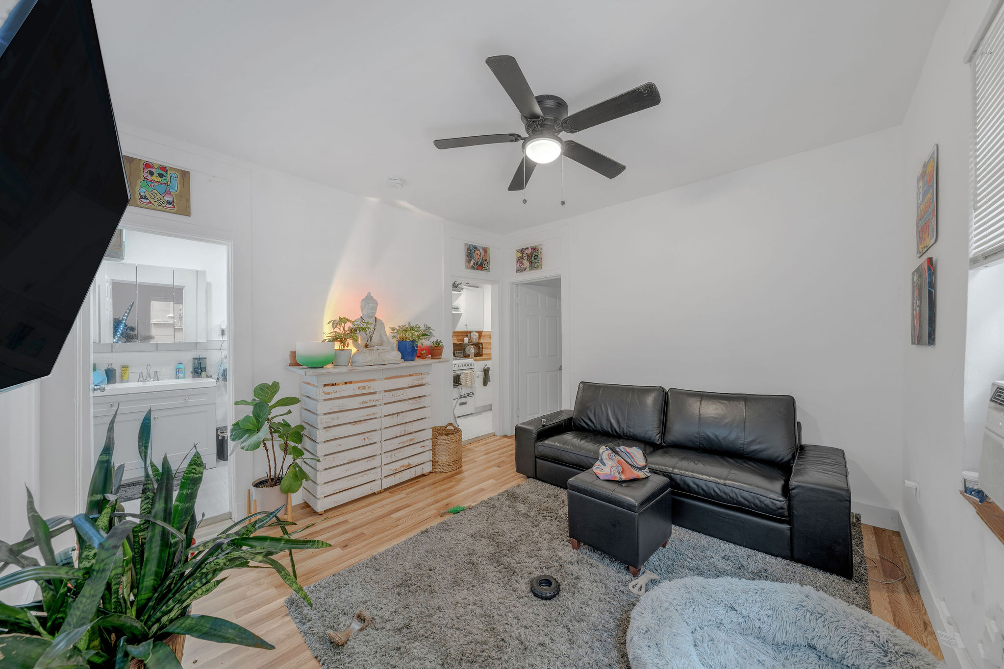735-745 Meridian Avenue Miami Beach, FL 33139 - Photo 22 of 62 a living room with furniture